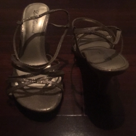 Lulu Townsend gold straps heel - Picture 4 of 5